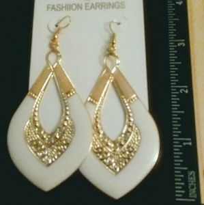Classy white and gold earrings